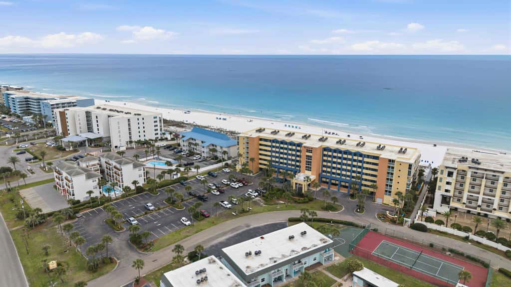Oceanfront Condo with Shared Pool & Hot Tub, Ocean View, & Private Washer&Dryer