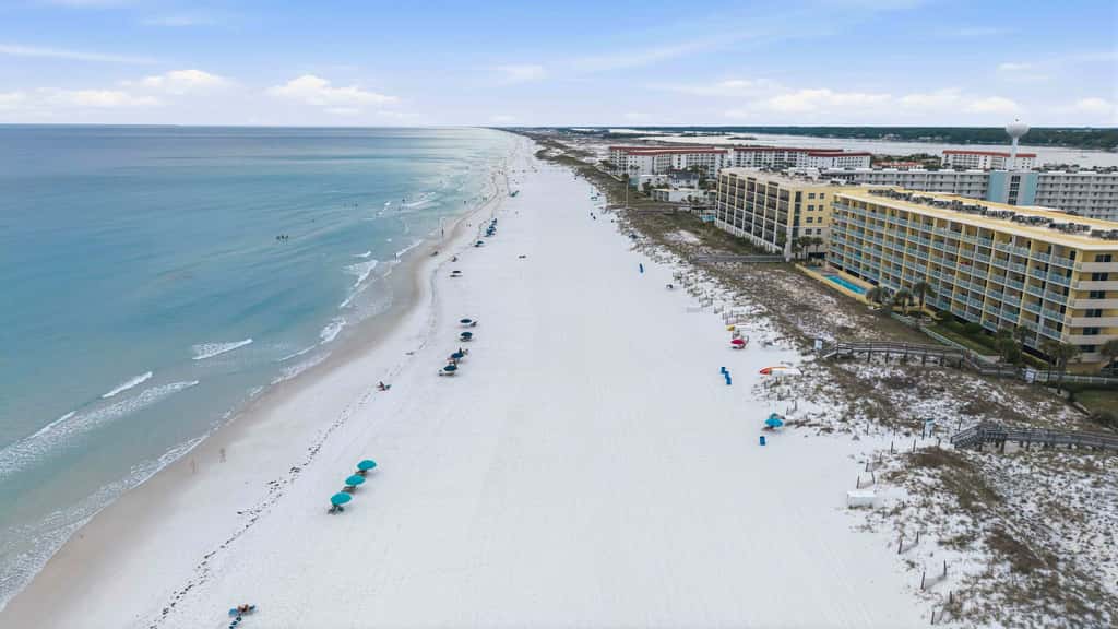 Oceanfront Condo with Shared Pool & Hot Tub, Ocean View, & Private Washer&Dryer