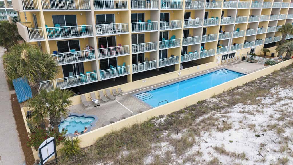 Oceanfront Condo with Shared Pool & Hot Tub, Ocean View, & Private Washer&Dryer