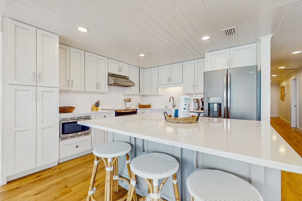 Lavish High Pointe condo with resort pool, amazing ocean view & pickleball