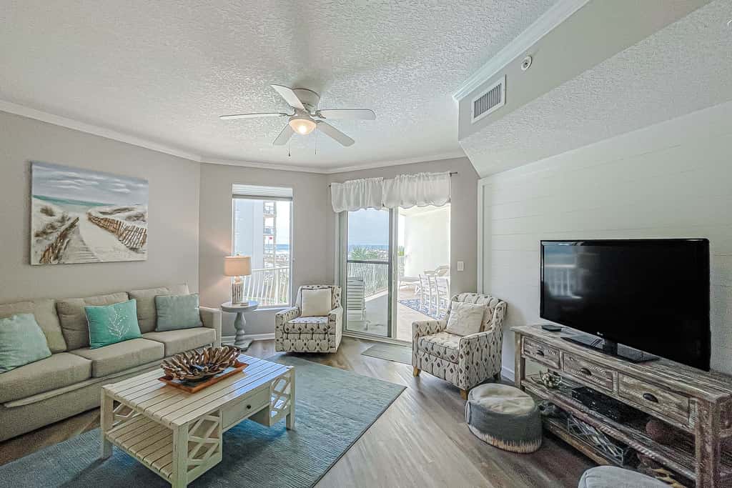 Beautifully decorated oceanfront condo with resort pool, & huge walk-in showers