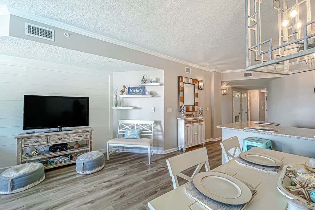 Beautifully decorated oceanfront condo with resort pool, & huge walk-in showers