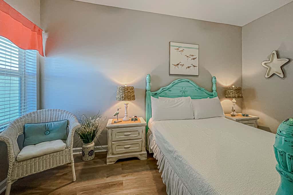 Beautifully decorated oceanfront condo with resort pool, & huge walk-in showers