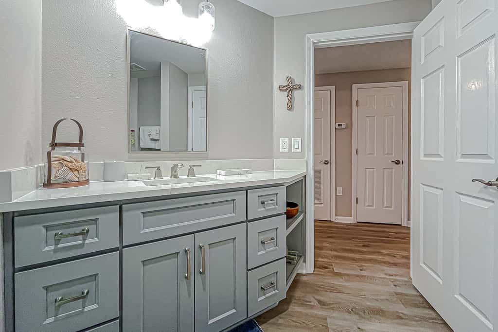 Beautifully decorated oceanfront condo with resort pool, & huge walk-in showers