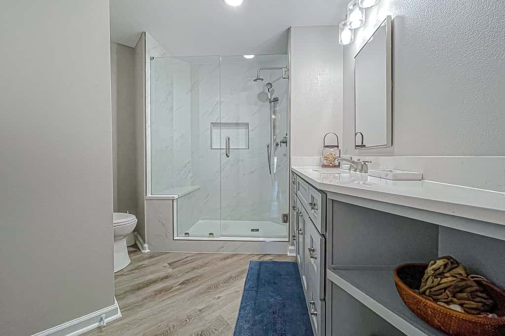 Beautifully decorated oceanfront condo with resort pool, & huge walk-in showers