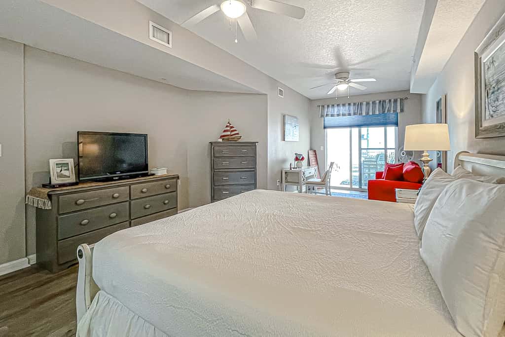 Beautifully decorated oceanfront condo with resort pool, & huge walk-in showers
