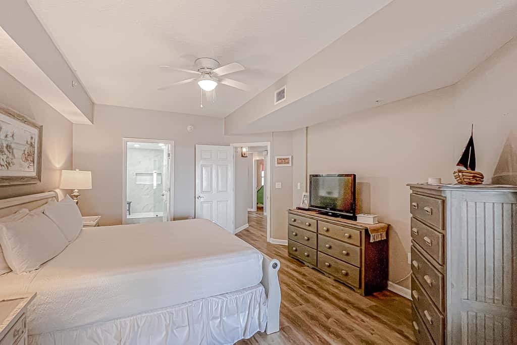 Beautifully decorated oceanfront condo with resort pool, & huge walk-in showers