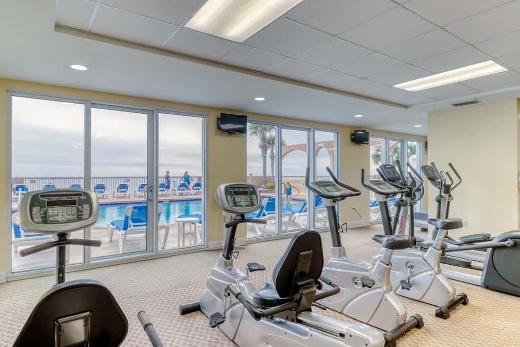 24th-floor oceanfront condo with pool access, ocean view & WD