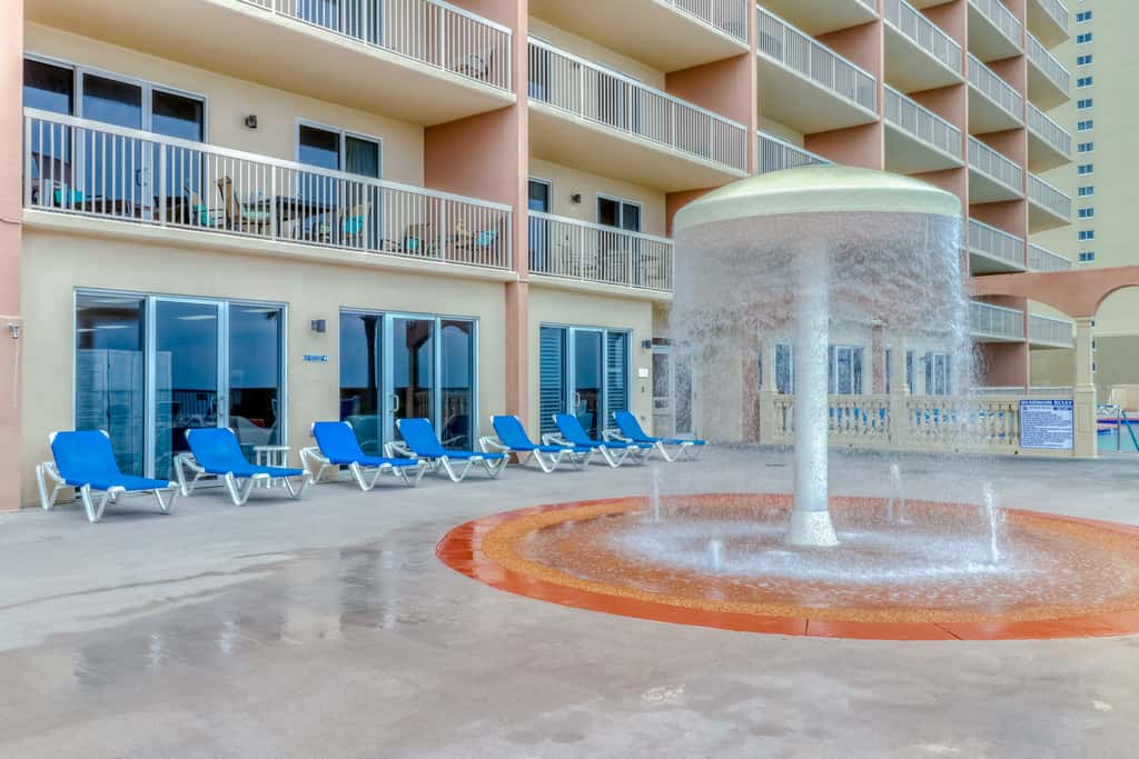 24th-floor oceanfront condo with pool access, ocean view & WD