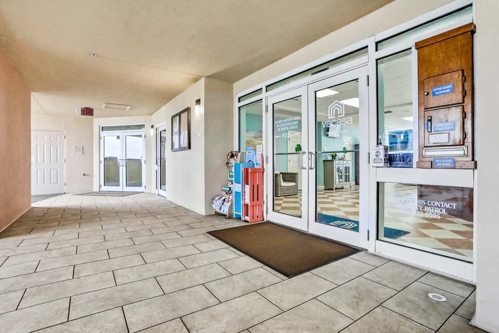 24th-floor oceanfront condo with pool access, ocean view & WD