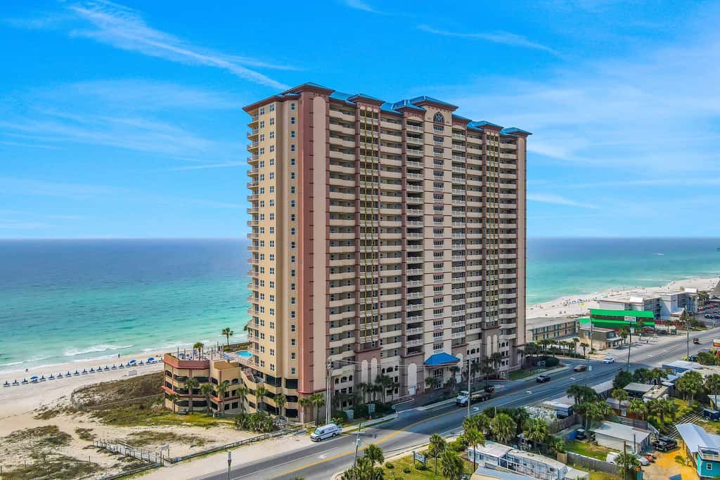 24th-floor oceanfront condo with pool access, ocean view & WD