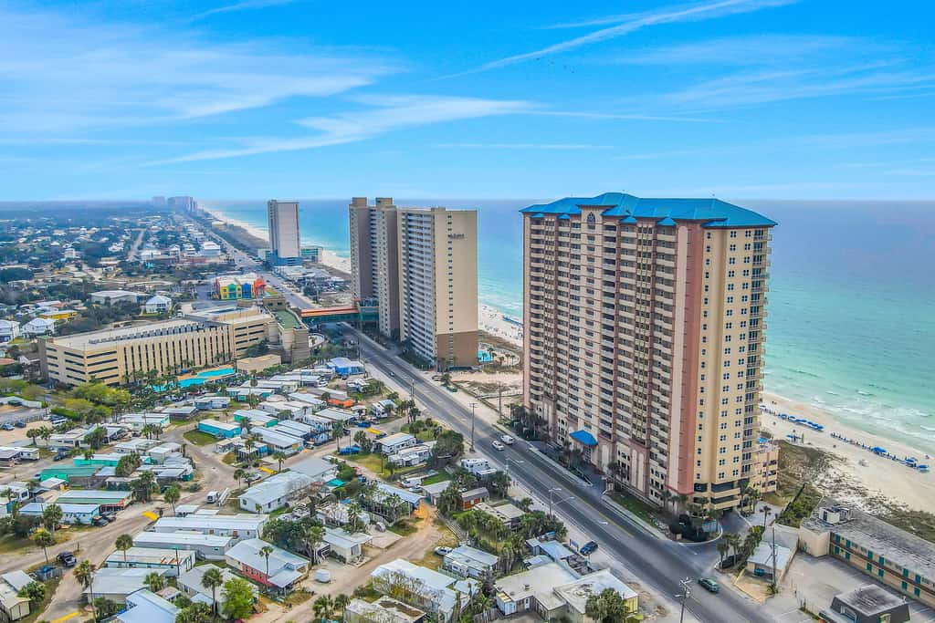 24th-floor oceanfront condo with pool access, ocean view & WD
