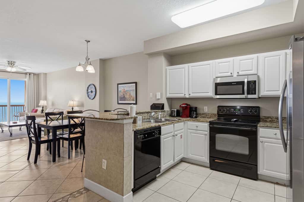 24th-floor oceanfront condo with pool access, ocean view & WD