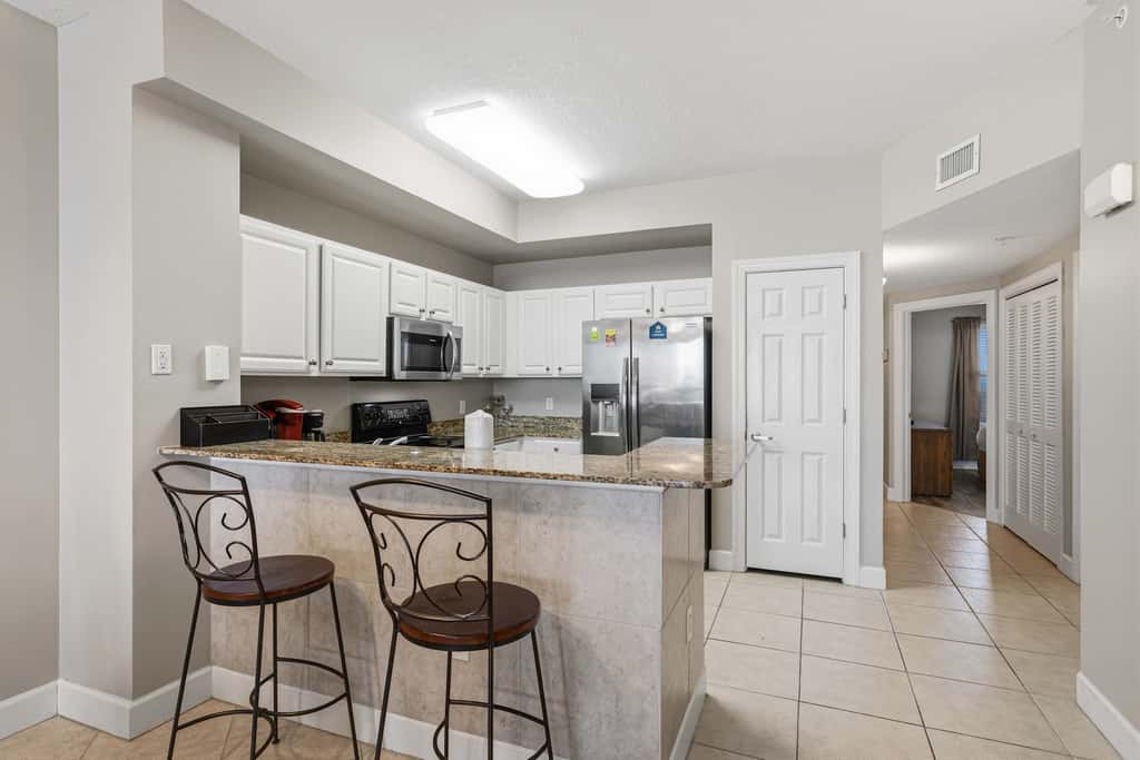 24th-floor oceanfront condo with pool access, ocean view & WD