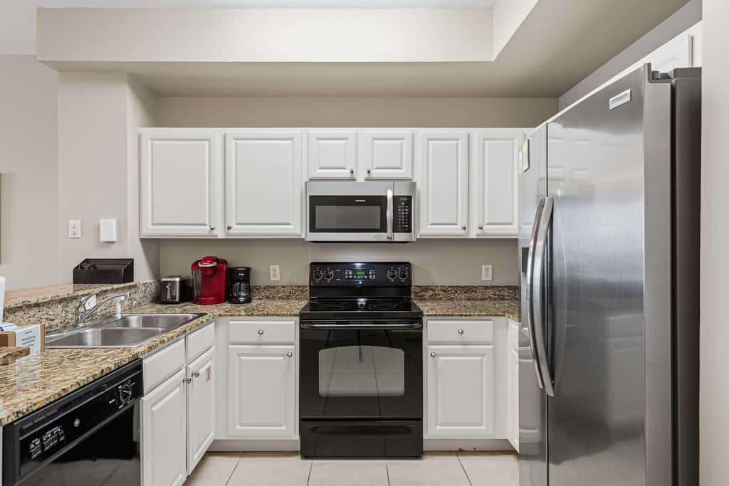 24th-floor oceanfront condo with pool access, ocean view & WD