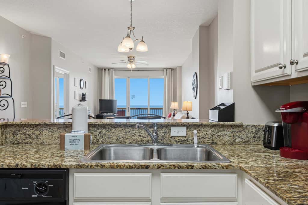 24th-floor oceanfront condo with pool access, ocean view & WD