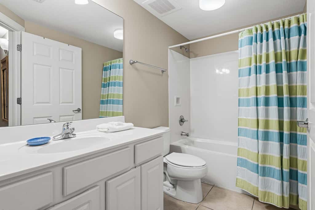24th-floor oceanfront condo with pool access, ocean view & WD