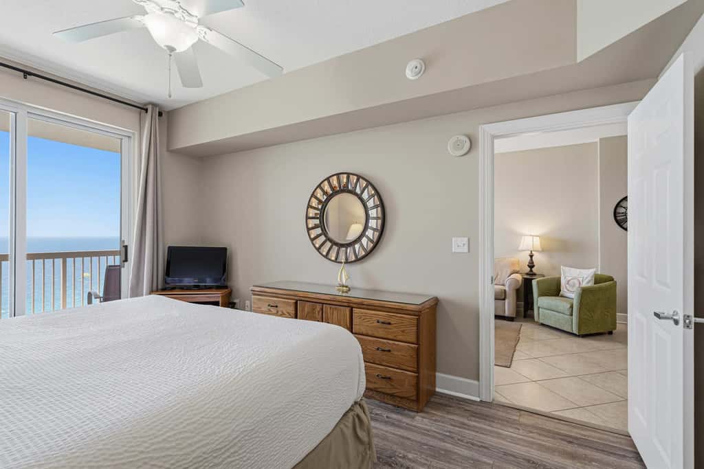 24th-floor oceanfront condo with pool access, ocean view & WD