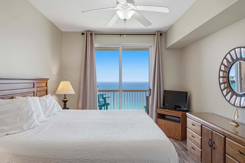 24th-floor oceanfront condo with pool access, ocean view & WD
