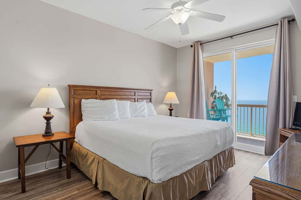 24th-floor oceanfront condo with pool access, ocean view & WD