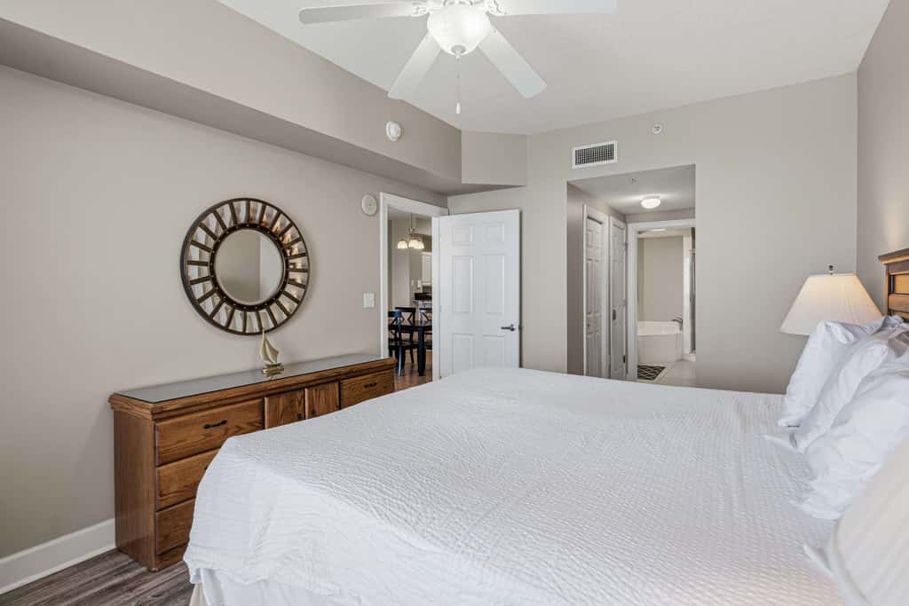 24th-floor oceanfront condo with pool access, ocean view & WD