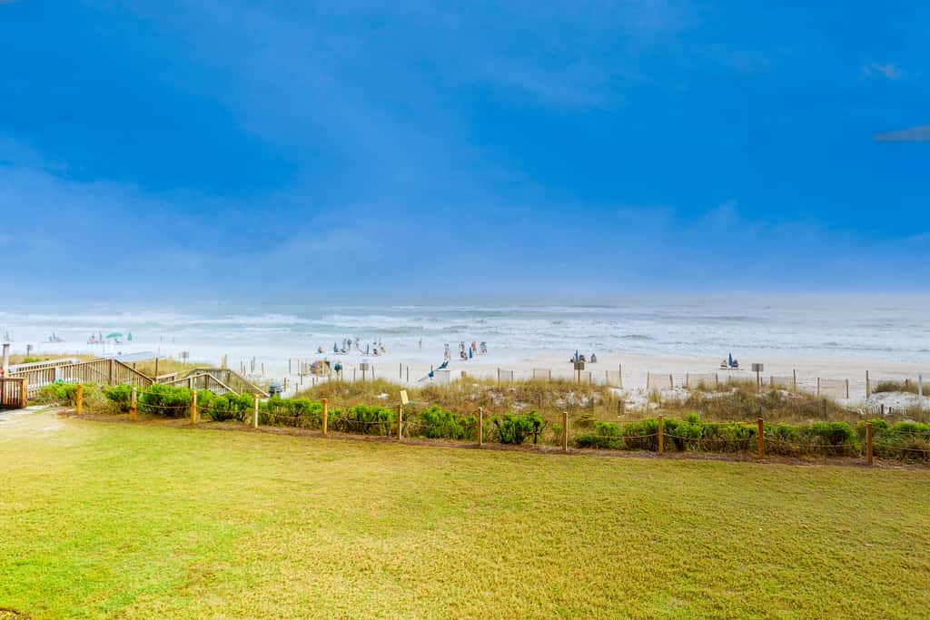 Modern Gulf-front condo with beach setup - close to restaurants