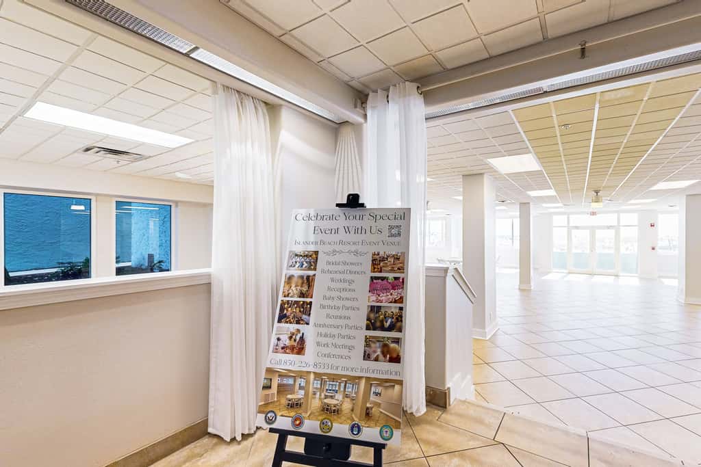 Seventh floor condo with ocean view, washer&dryer, and pool - walk to dining
