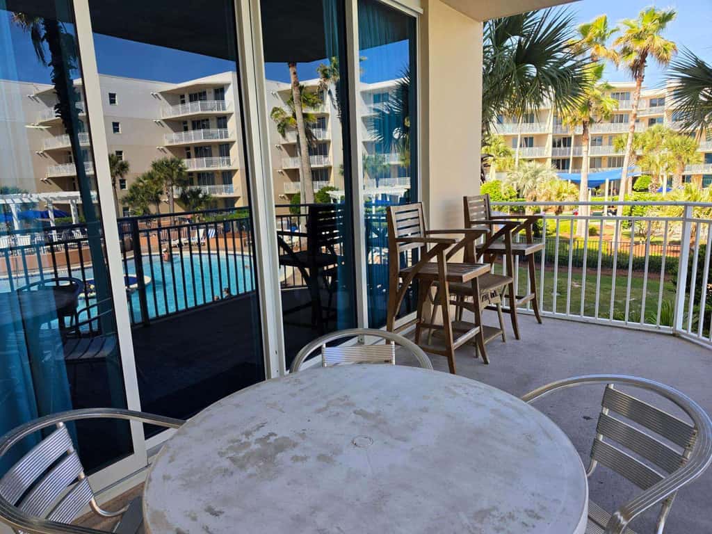 Ocean-view condo with heated pool, hot tub, gym & W&D - snowbird-friendly
