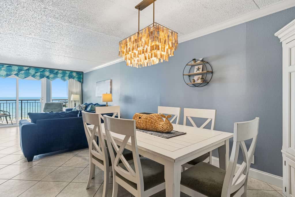 Comfortable waterfront condo with beach chairs - close to dining