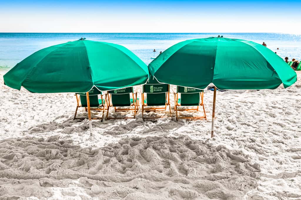 Cozy beachfront condo with beach setup - near shopping
