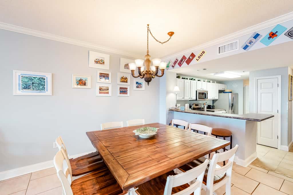 6th-floor charming condo with amazing views & pools