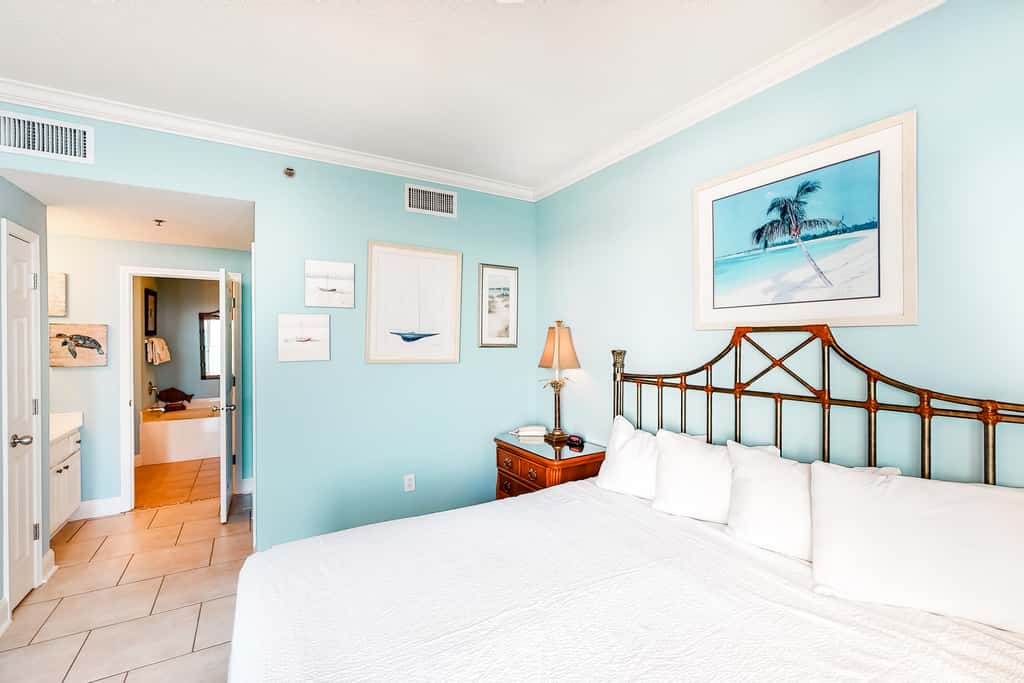 6th-floor charming condo with amazing views & pools