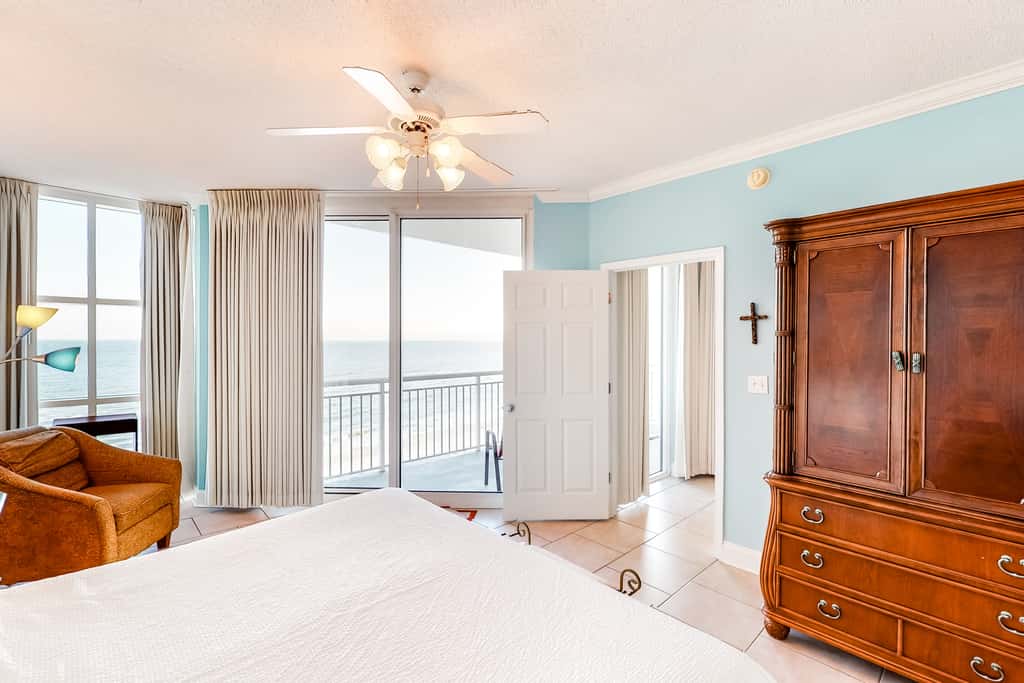 6th-floor charming condo with amazing views & pools