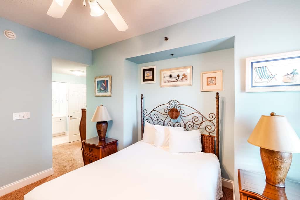 6th-floor charming condo with amazing views & pools