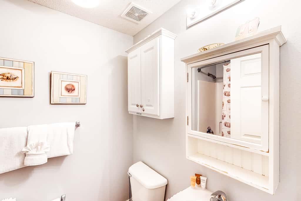 6th-floor charming condo with amazing views & pools