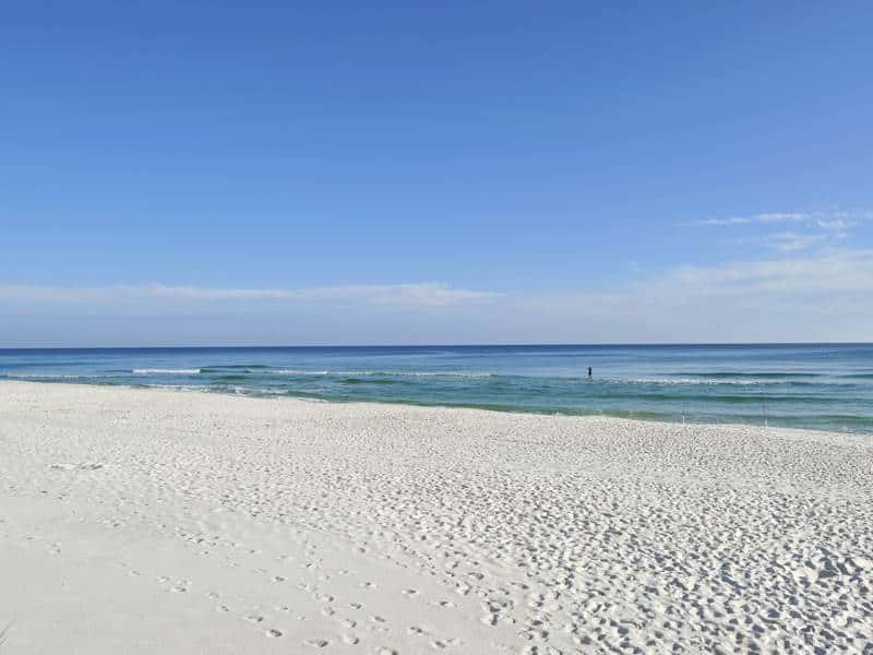 6th-floor charming condo with amazing views & pools
