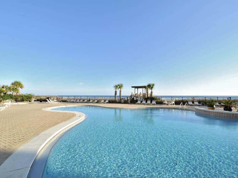 6th-floor charming condo with amazing views & pools