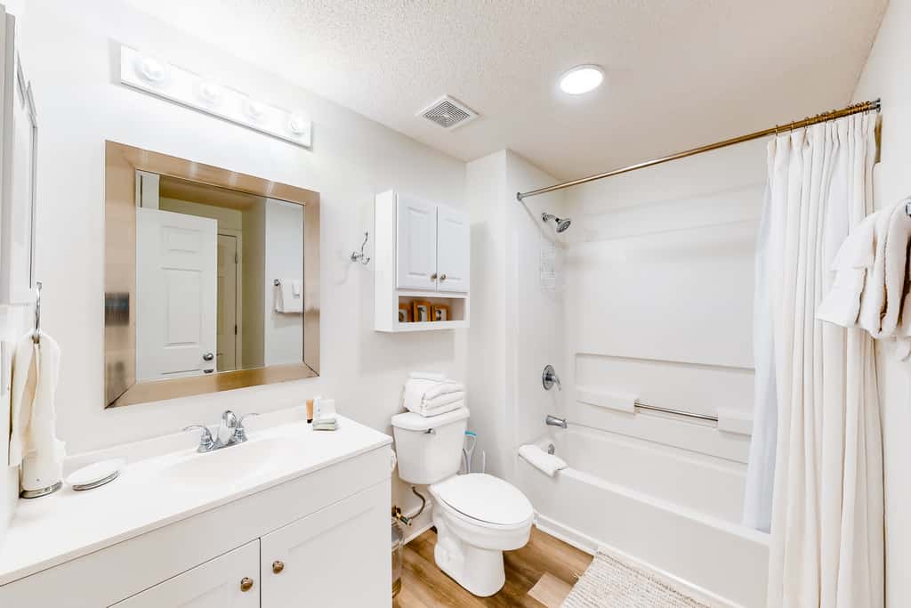 Gulf-front condo with pools, hot tub, beach access & views