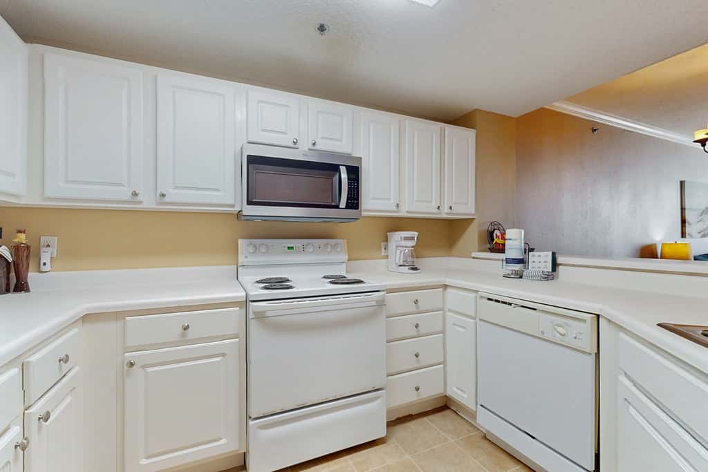 11th-floor, Gulf-front condo with views, pools, hot tub & tennis