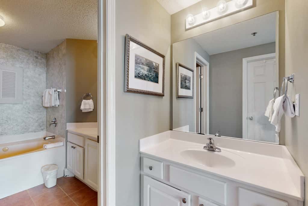 11th-floor, Gulf-front condo with views, pools, hot tub & tennis