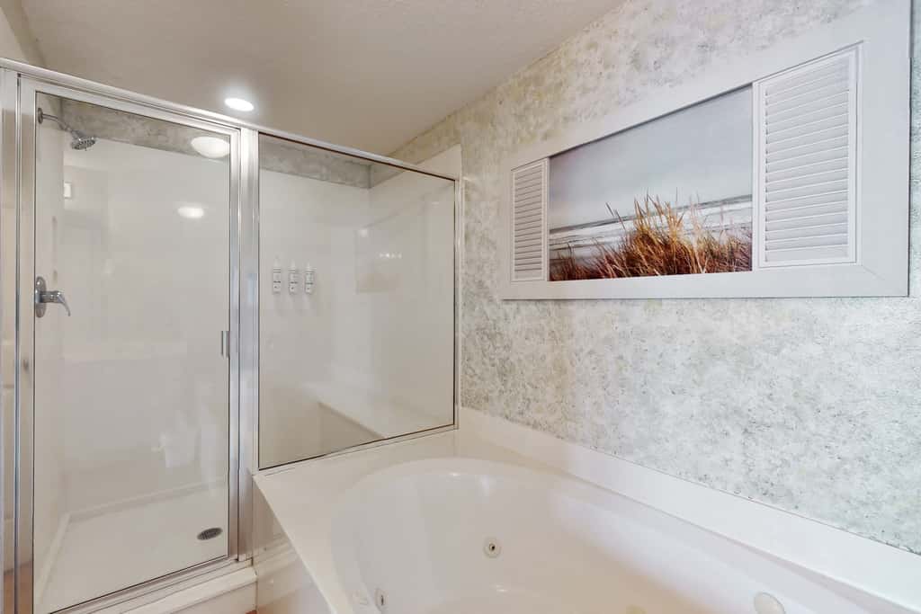 11th-floor, Gulf-front condo with views, pools, hot tub & tennis