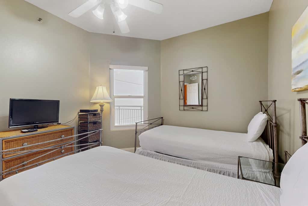 11th-floor, Gulf-front condo with views, pools, hot tub & tennis
