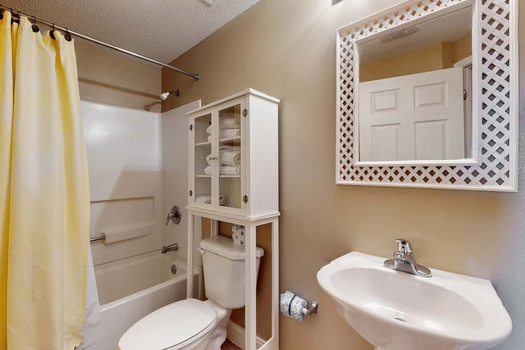 11th-floor, Gulf-front condo with views, pools, hot tub & tennis