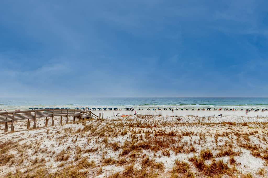 3rd-floor, Gulf-front condo with seasonal beach setup - near entertainment