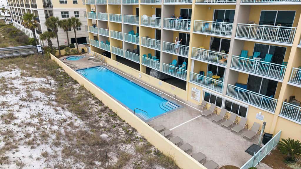 3rd-floor, Gulf-front condo with seasonal beach setup - near entertainment