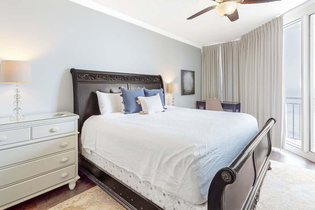 Gulf-front condo with amazing views & beach access - short walk to dining