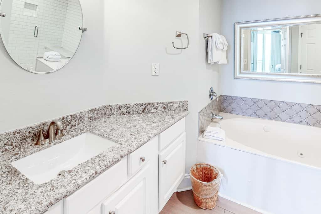Gulf-front condo with amazing views & beach access - short walk to dining