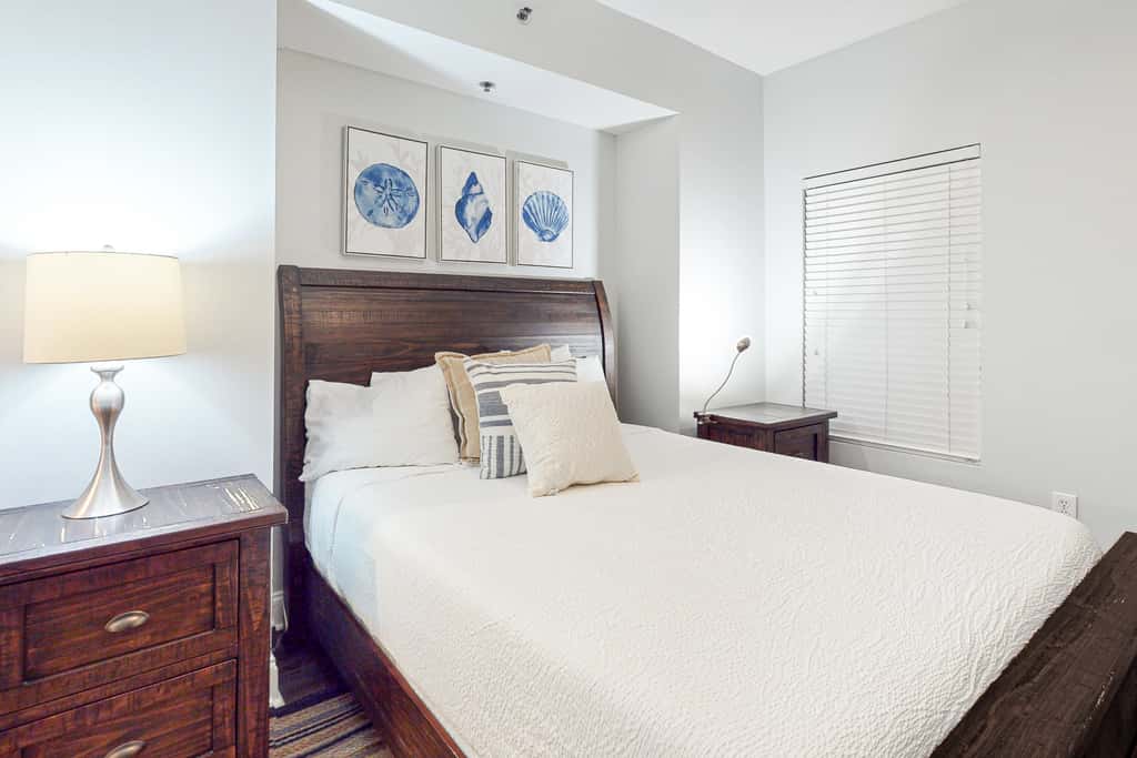 Gulf-front condo with amazing views & beach access - short walk to dining