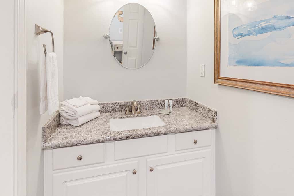 Gulf-front condo with amazing views & beach access - short walk to dining