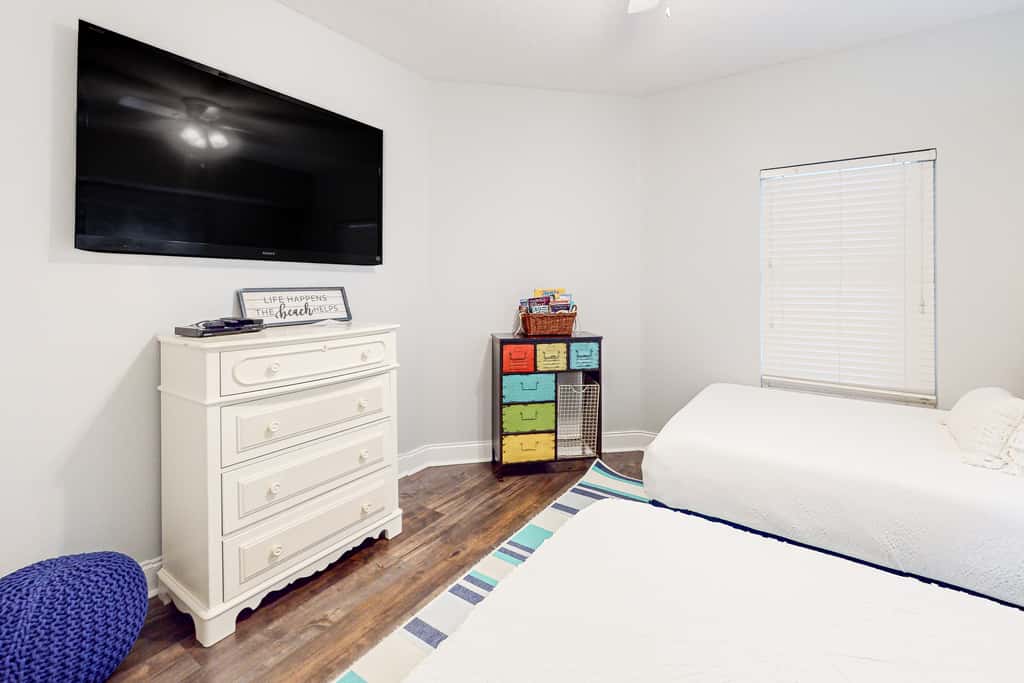 Gulf-front condo with amazing views & beach access - short walk to dining